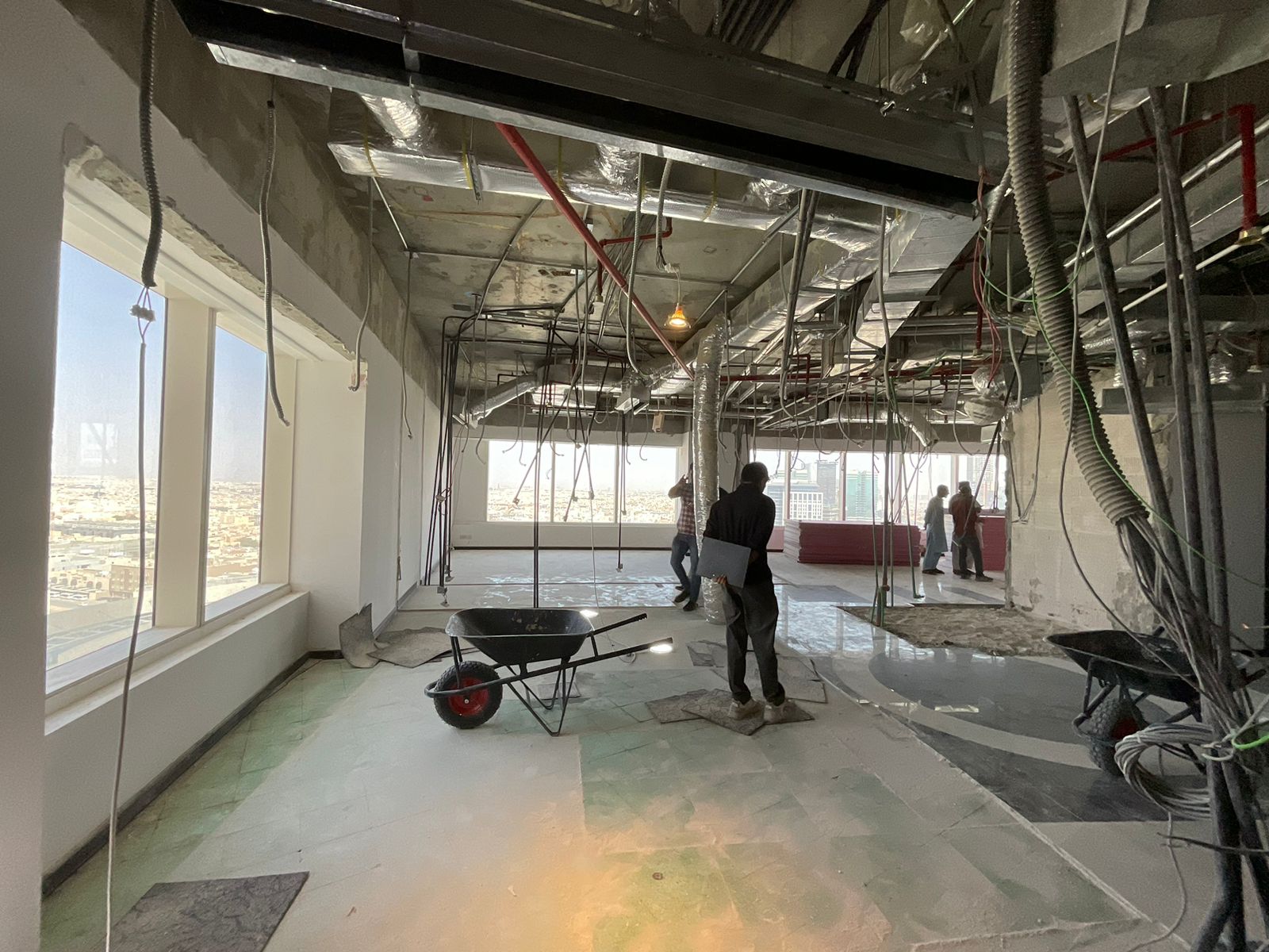 Office fit-out Riyadh ceiling installation – LIG NEX1 by Hanjin E&T